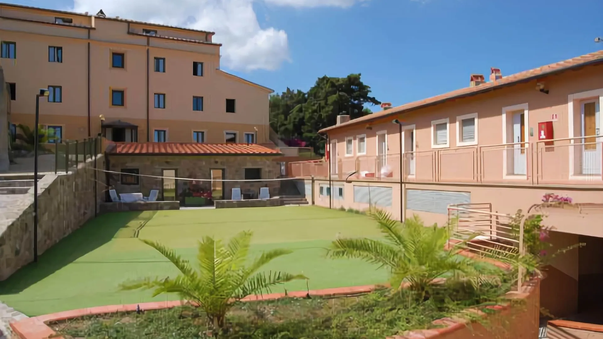 Resort La Mandola Hotel